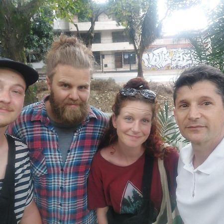 Hostel Metro Floresta Alojamiento Medellín Exteriör bild