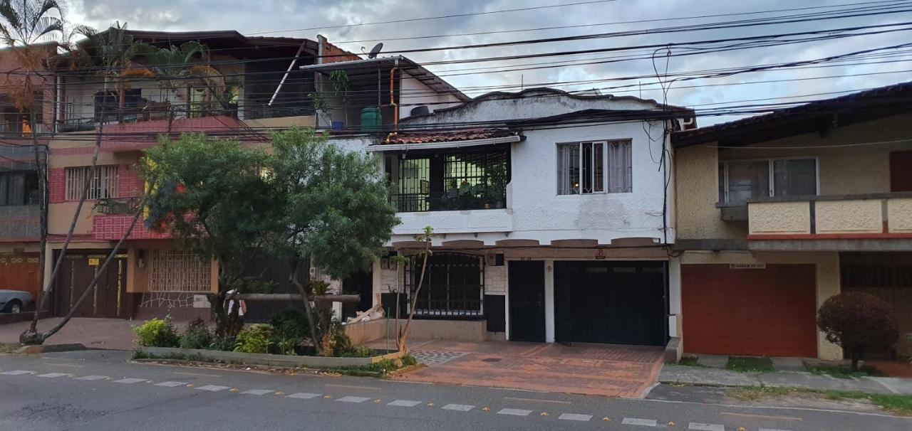 Hostel Metro Floresta Alojamiento Medellín Exteriör bild