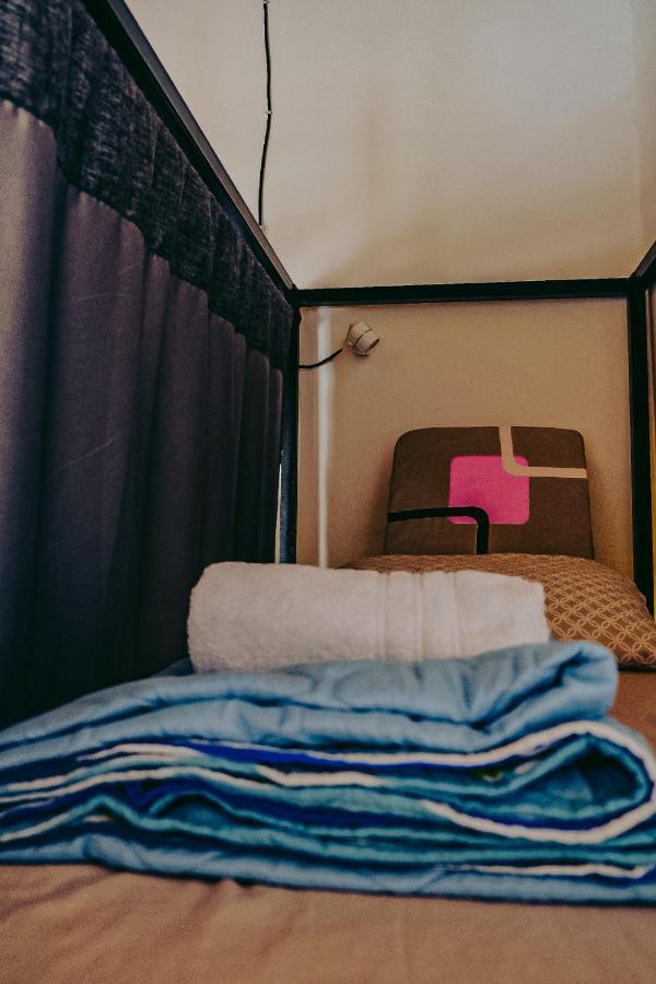 Hostel Metro Floresta Alojamiento Medellín Exteriör bild