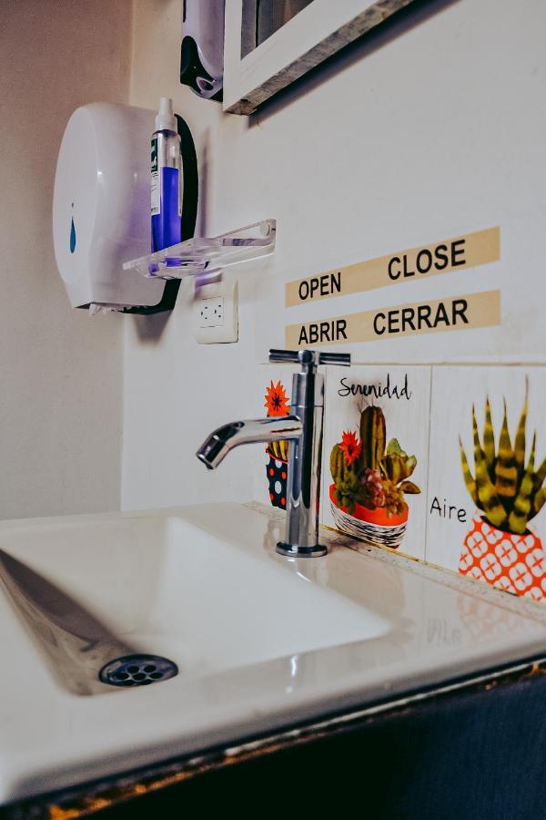 Hostel Metro Floresta Alojamiento Medellín Exteriör bild