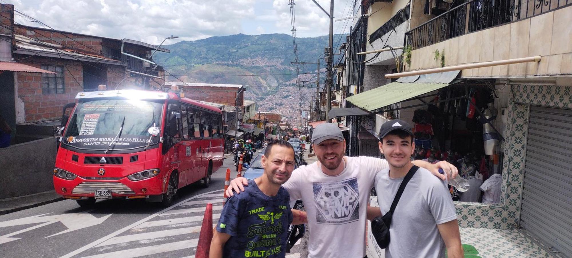 Hostel Metro Floresta Alojamiento Medellín Exteriör bild