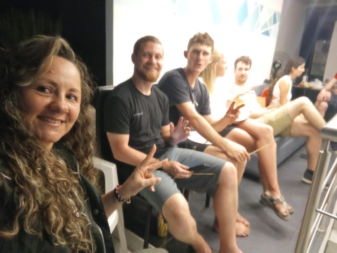 Hostel Metro Floresta Alojamiento Medellín Exteriör bild