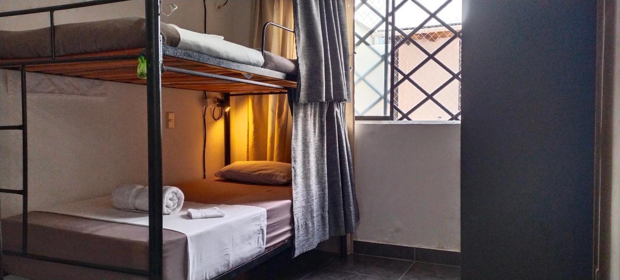 Hostel Metro Floresta Alojamiento Medellín Exteriör bild