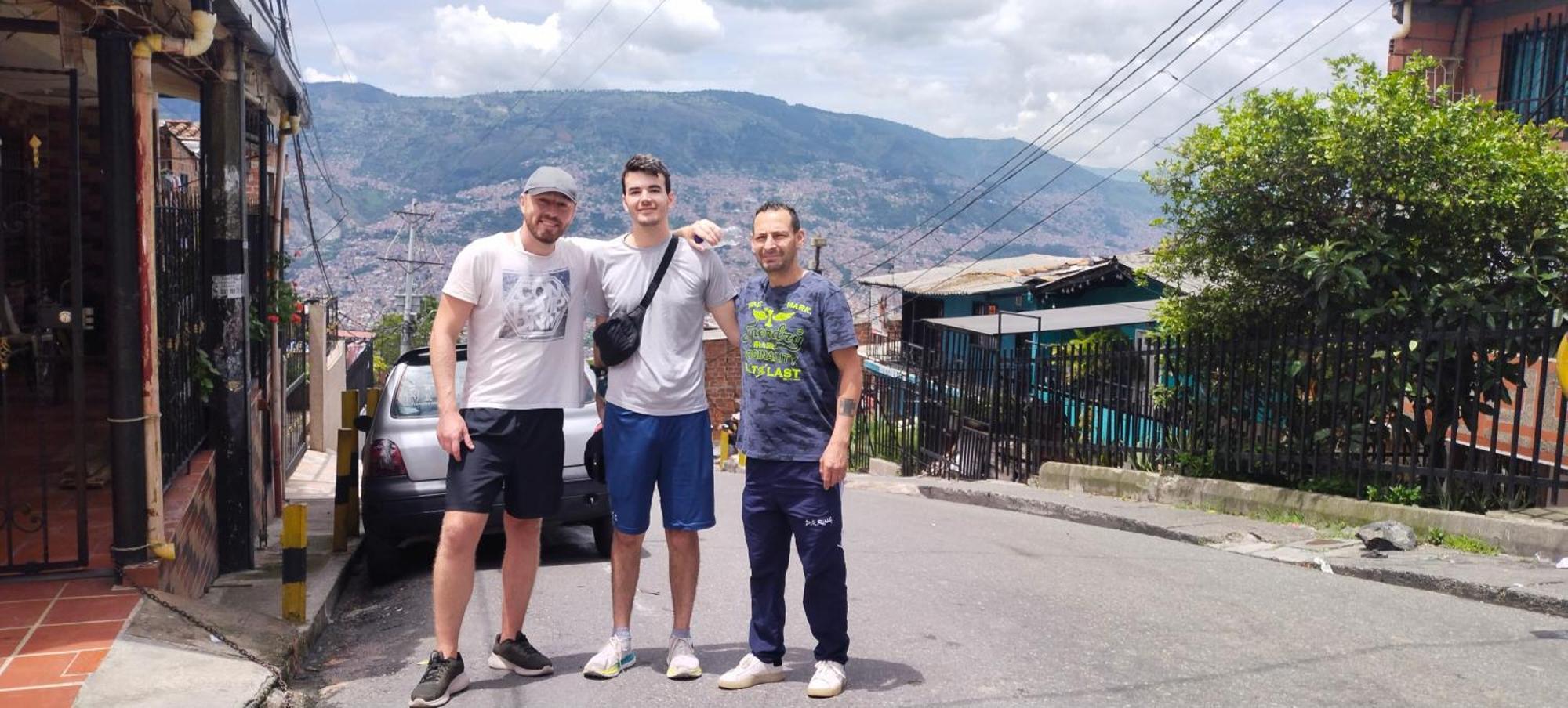 Hostel Metro Floresta Alojamiento Medellín Exteriör bild