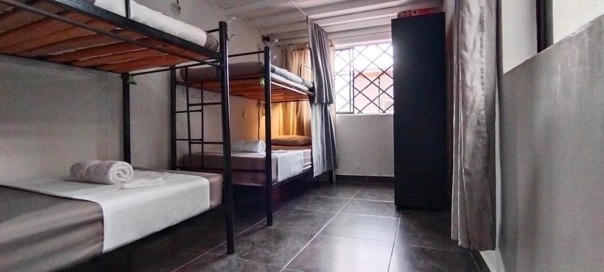 Hostel Metro Floresta Alojamiento Medellín Exteriör bild
