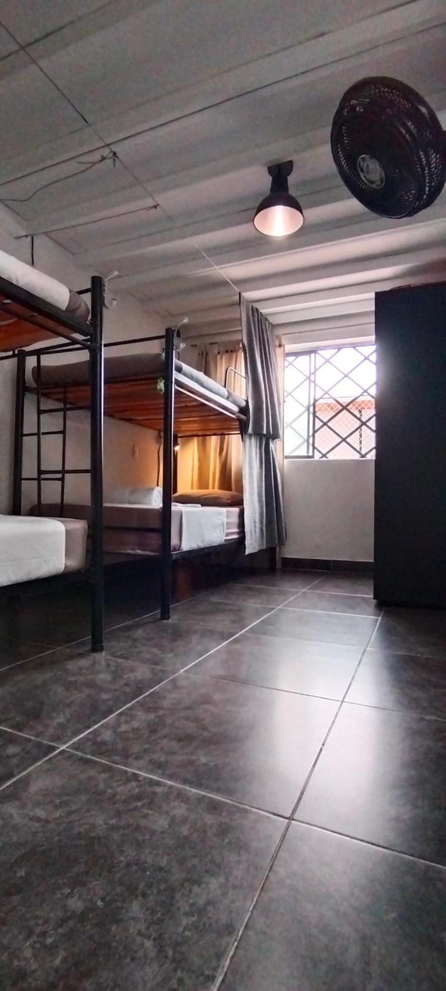 Hostel Metro Floresta Alojamiento Medellín Exteriör bild