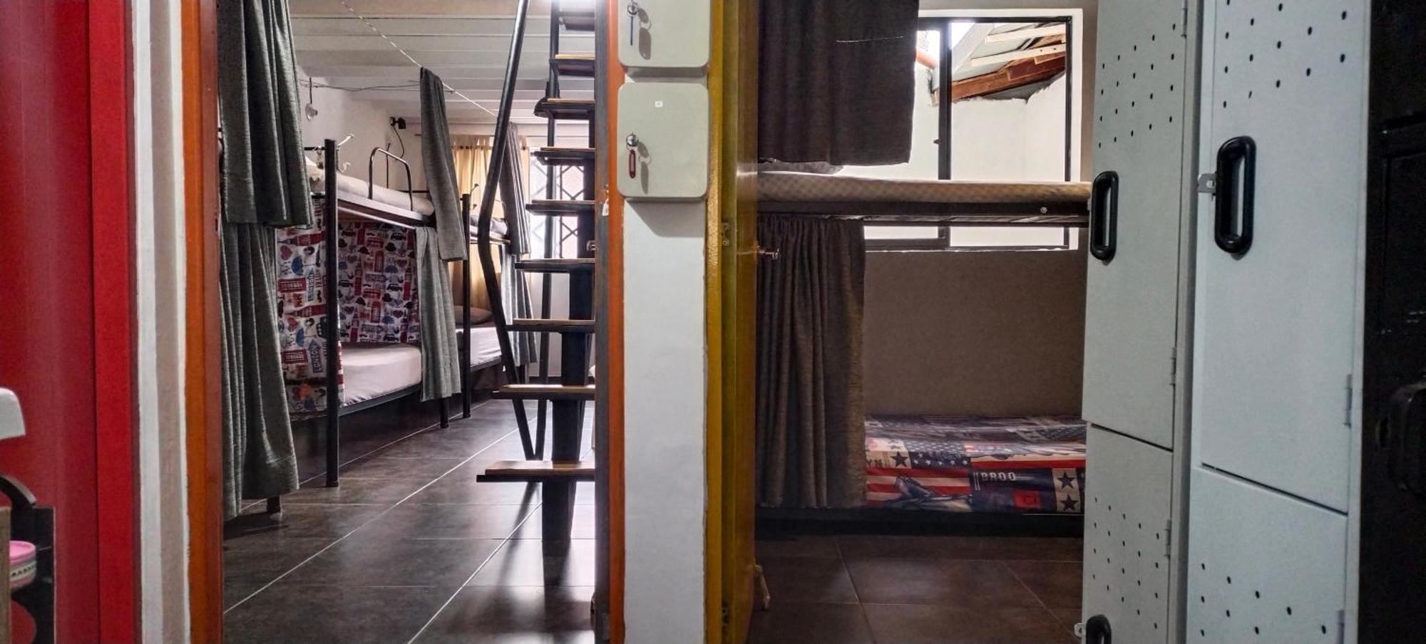 Hostel Metro Floresta Alojamiento Medellín Exteriör bild