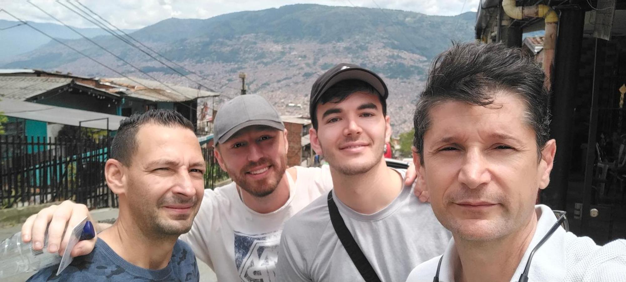Hostel Metro Floresta Alojamiento Medellín Exteriör bild
