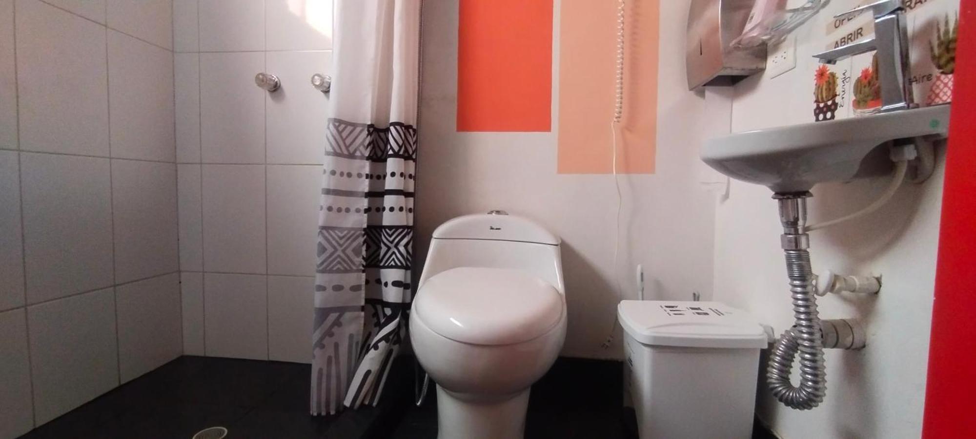 Hostel Metro Floresta Alojamiento Medellín Exteriör bild
