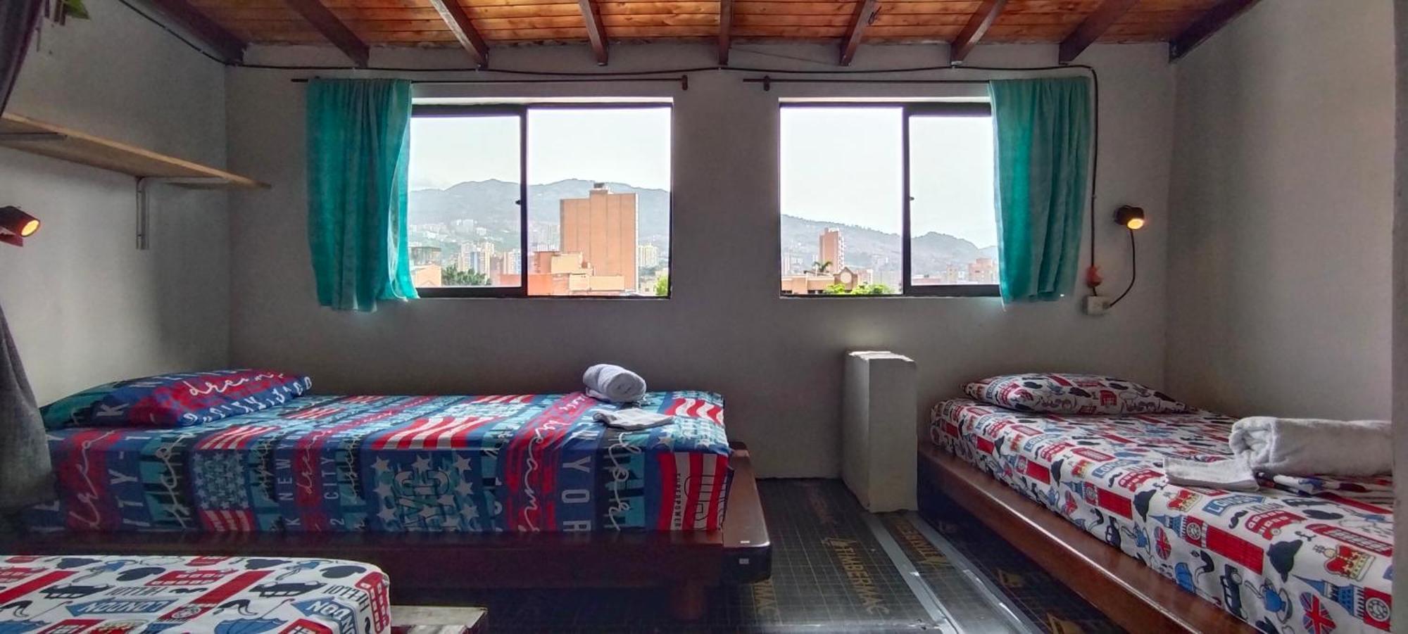 Hostel Metro Floresta Alojamiento Medellín Exteriör bild